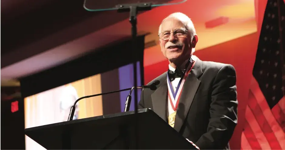 Chuck Hull recebendo o European Inventor Award