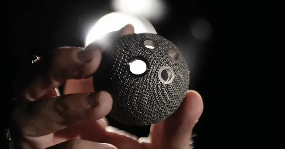 Implante de quadril impresso diretamente em metal