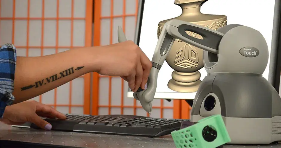 Design com sensação de toque com dispositivo háptico Geomagic Touch