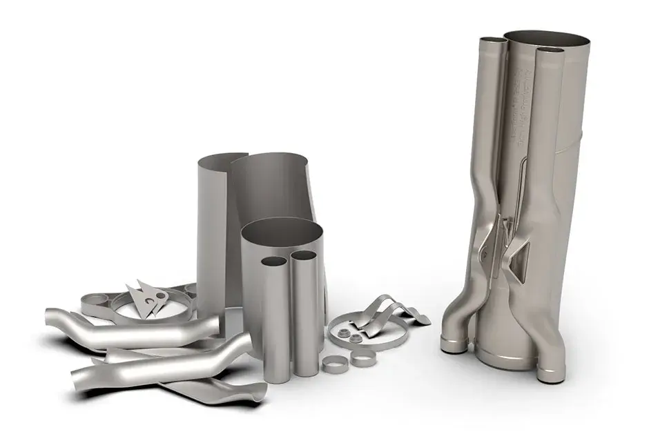 Um escape de Formula 1 de metal impresso em 3D na impressora DMP 350.