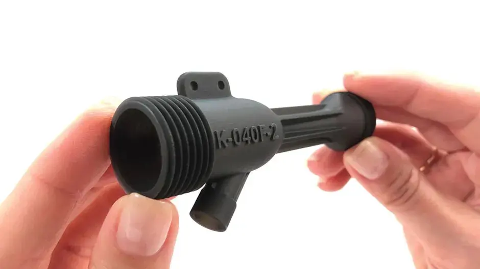 Peça impressa em 3D feita com o Figure 4 Tough-BLK 20, um material resistente com aspecto de ABS e estabilidade de radiação UV de longo prazo