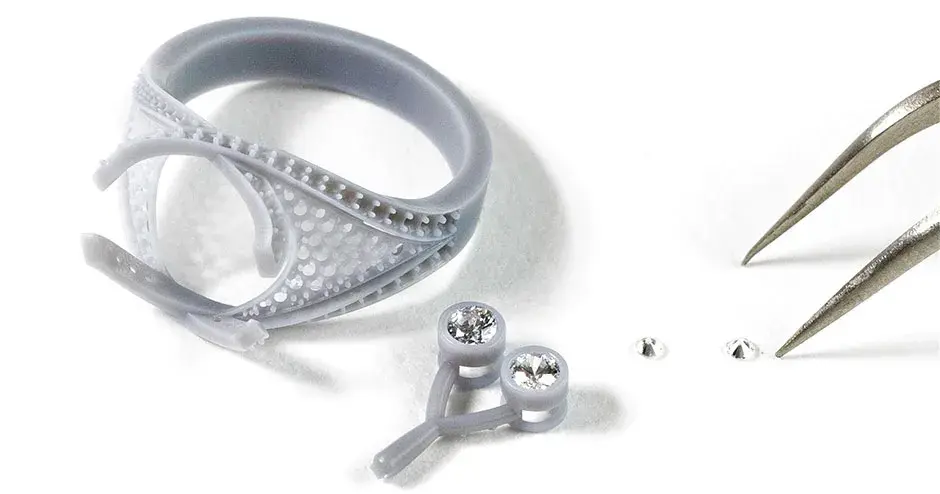 Variedade de joias em Figure 4 Jewel Master GRY