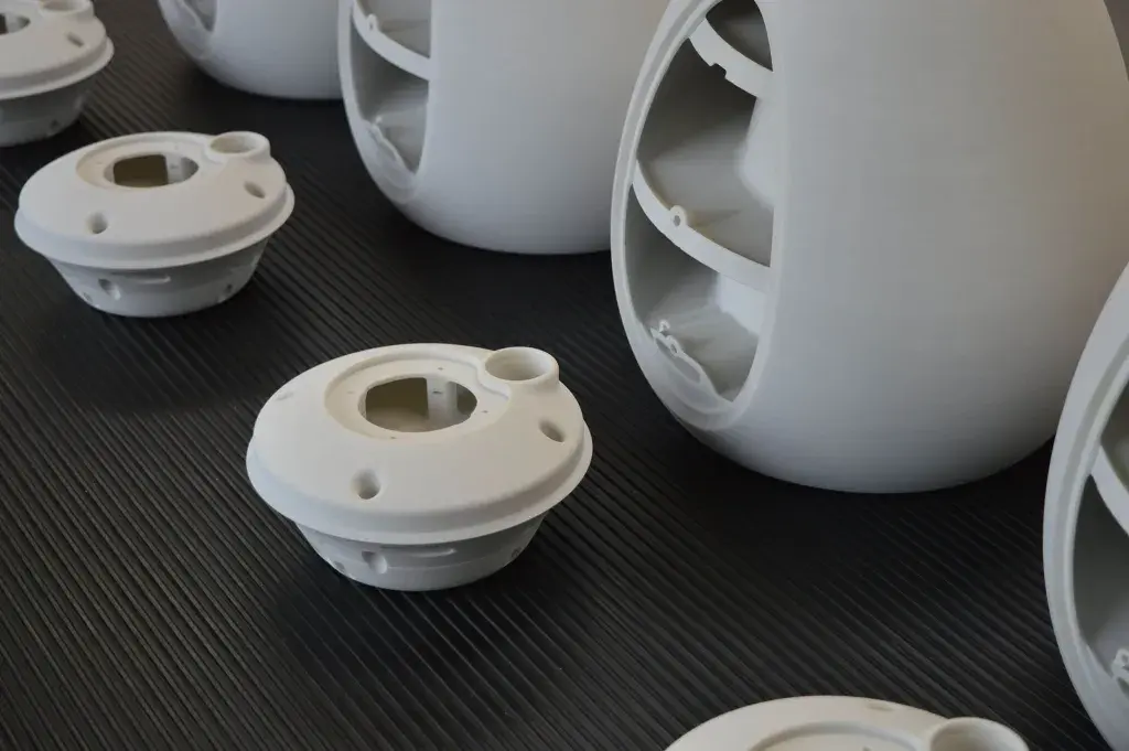 Componentes impressos por SLS para as caixas acústicas HYLIXA