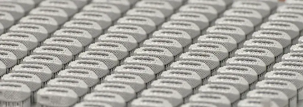Produção de implantes espinhais de metal impressos em 3D na rms