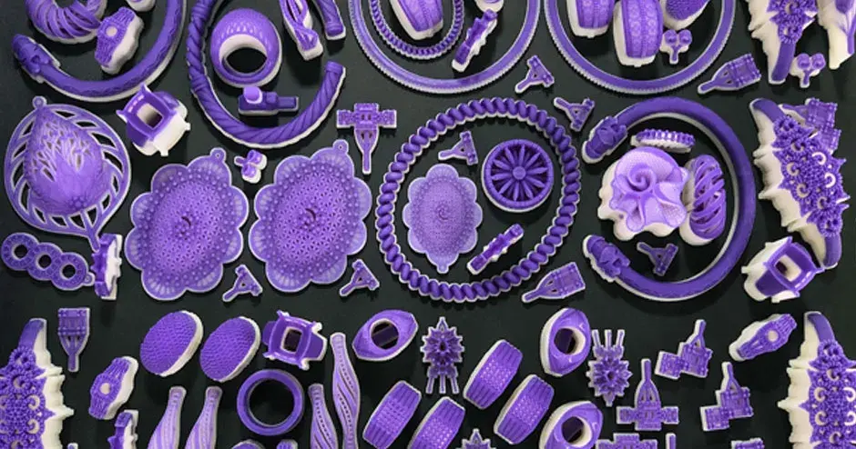 plataforma mostra várias impressões de joias para ilustrar a produtividade impecável