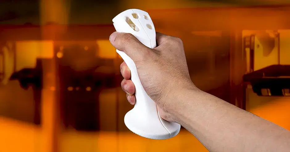 Figure 4 Tough 60c White na mão