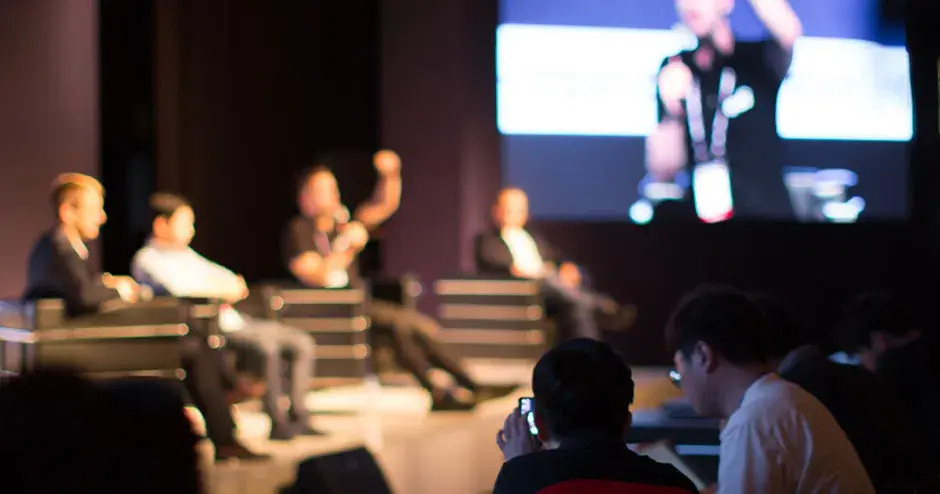Foto de um seminário de tecnologia