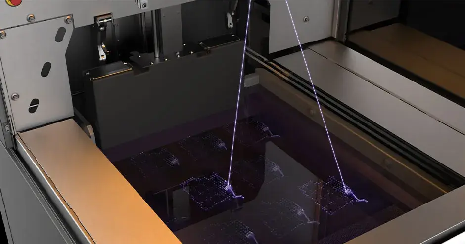 Interior da impressora 3D SLA 750 mostrando sua tecnologia de digitalização a laser
