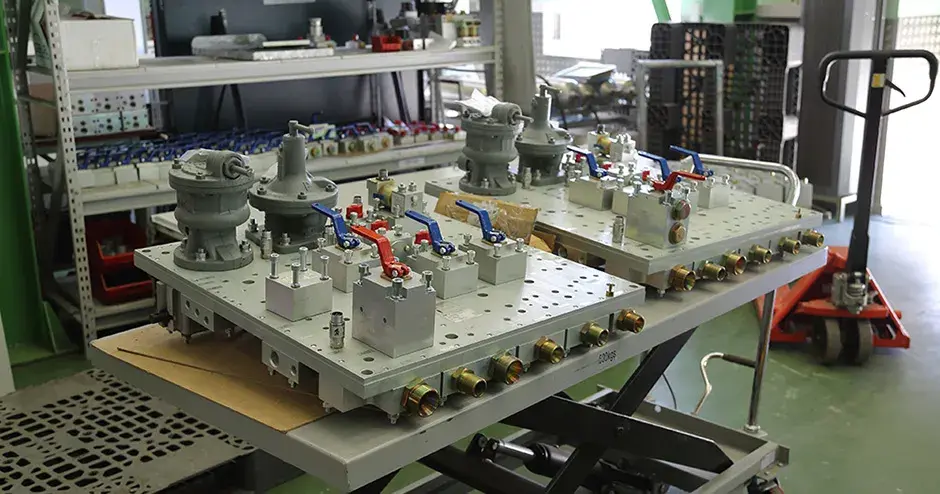 Válvulas pré-montadas e reguladores de pressão produzidos com muitos componentes