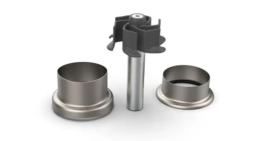 Close-up de um medidor de plástico flexível usado para inspecionar inserções da produção impressas usando a tecnologia da Figure 4.