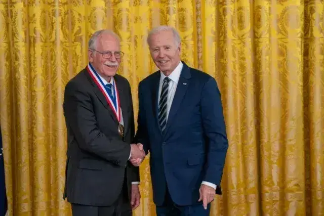 Chuck Hull com Biden
