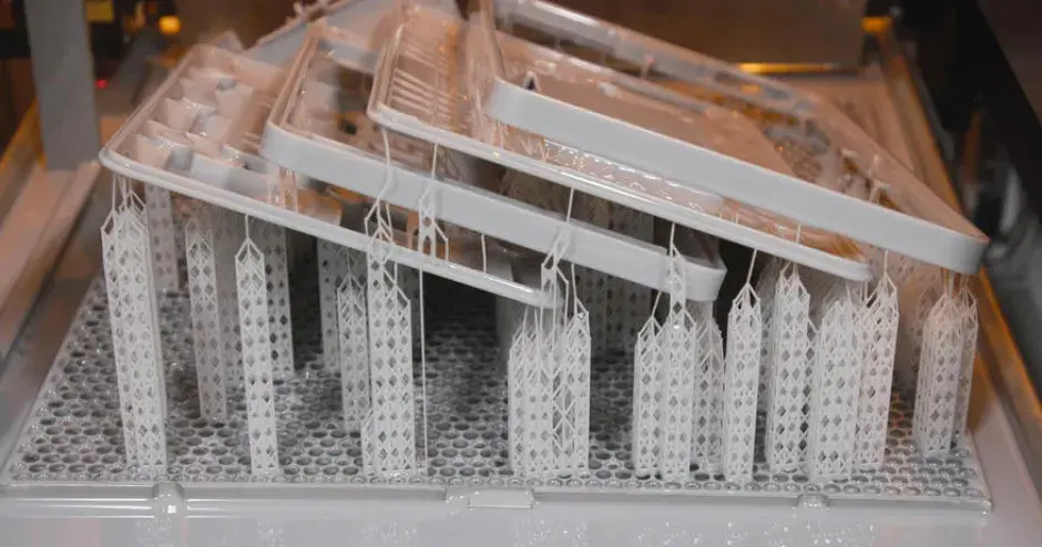 Construção aninhada de SLA usando a ProJet 7000 HD na VAULT