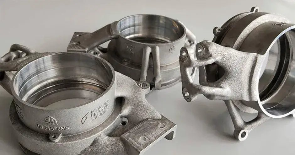 carro de corrida fabricado com componentes estruturais de metal impressos em 3D